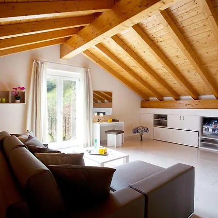 Lägenhet 5 - Sleeps Up To 10 By Italian