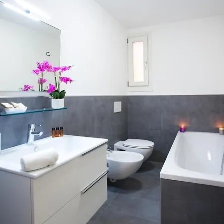 5 - Sleeps Up To 10 By Italian * Sala Comacina