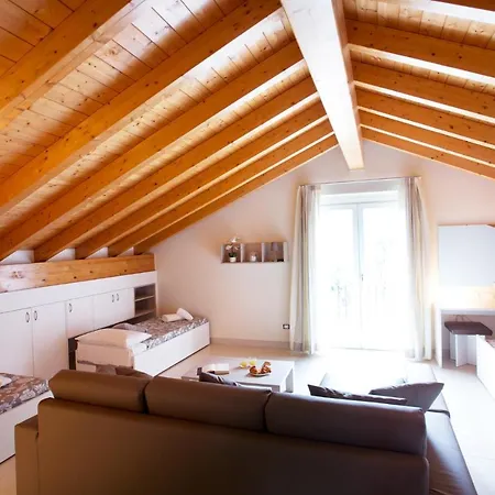 Lägenhet 5 - Sleeps Up To 10 By Italian