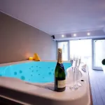 5 - Sleeps Up To 10 By Italian