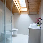 5 - Sleeps Up To 10 By Italian Apartment