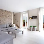 Διαμέρισμα 5 - Sleeps Up To 10 By Italian *