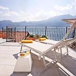 5 - Sleeps Up To 10 By Italian Apartment Sala Comacina