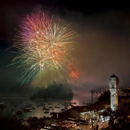 5 - Sleeps Up To 10 By Italian *