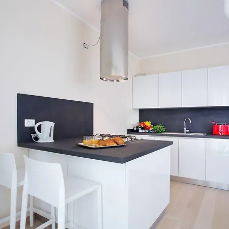 5 - Sleeps Up To 10 By Italian *