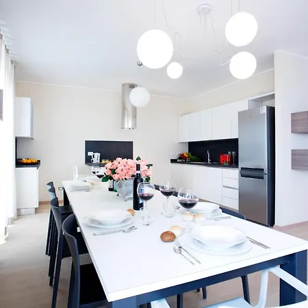 5 - Sleeps Up To 10 By Italian