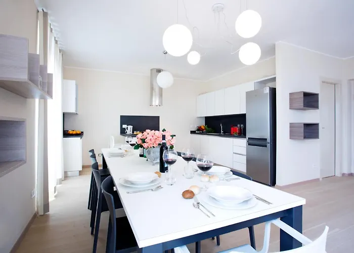 5 - Sleeps Up To 10 By Italian