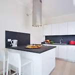 5 - Sleeps Up To 10 By Italian *