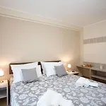 5 - Sleeps Up To 10 By Italian Apartamento Sala Comacina