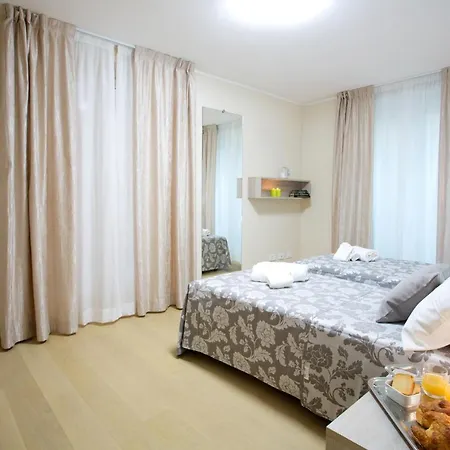 Apartment 5 - Sleeps Up To 10 By Italian *