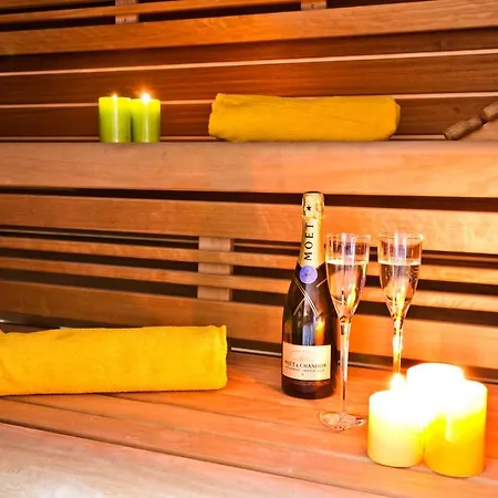 Apartment 5 - Sleeps Up To 10 By Italian Sala Comacina