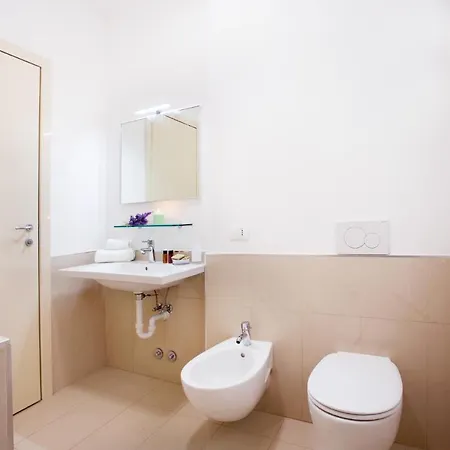 5 - Sleeps Up To 10 By Italian