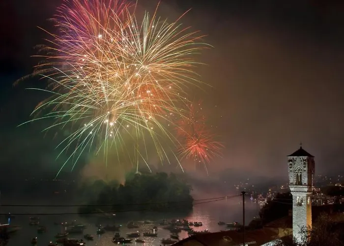 5 - Sleeps Up To 10 By Italian *