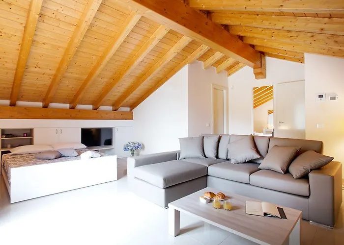 Apartman 5 - Sleeps Up To 10 By Italian *