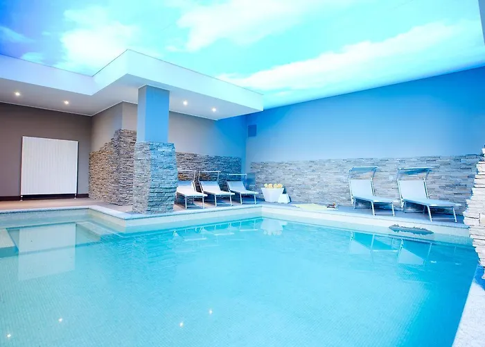 5 - Sleeps Up To 10 By Italian Apartman