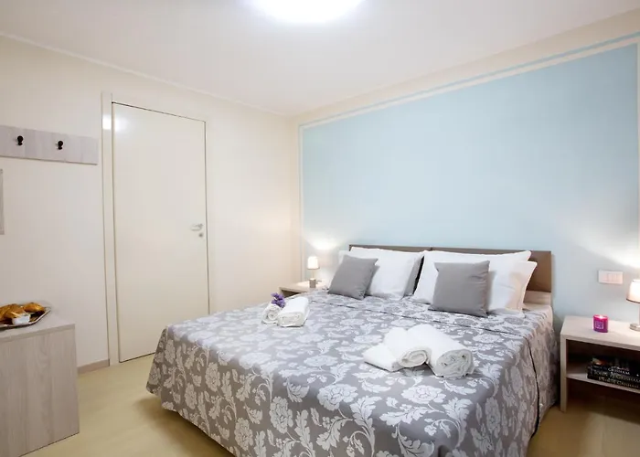 5 - Sleeps Up To 10 By Italian