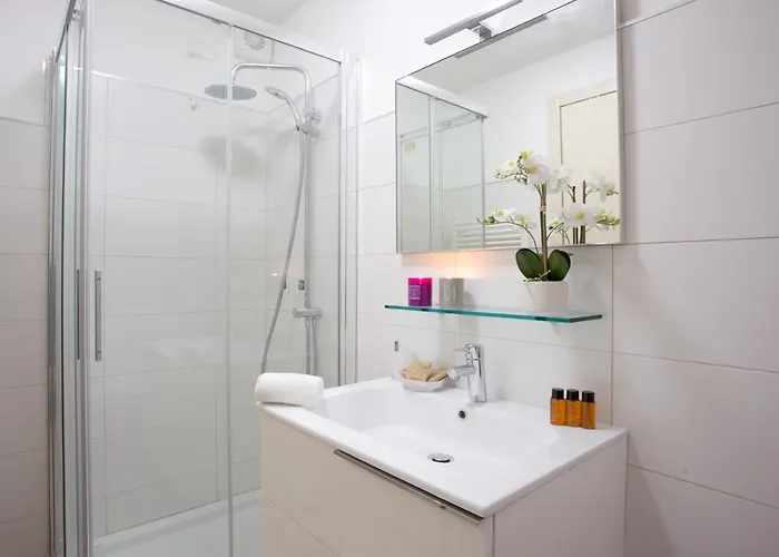 5 - Sleeps Up To 10 By Italian * Sala Comacina